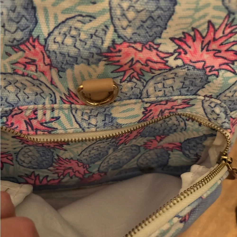 Backpack - Picture 4 of 5